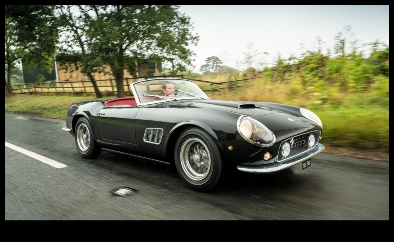 Convertible Elegance: Η διαχρονική γοητεία των Top-Down Sports Cars